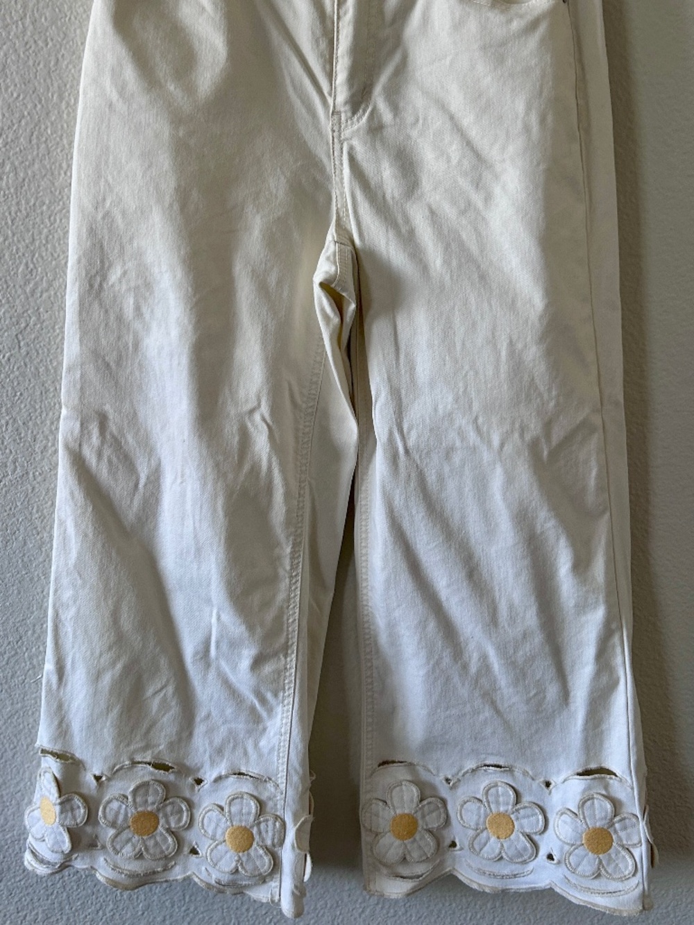 Cream Colored Jeans with Yellow Floral Ankle Detail Size 8 by Cato Fashions